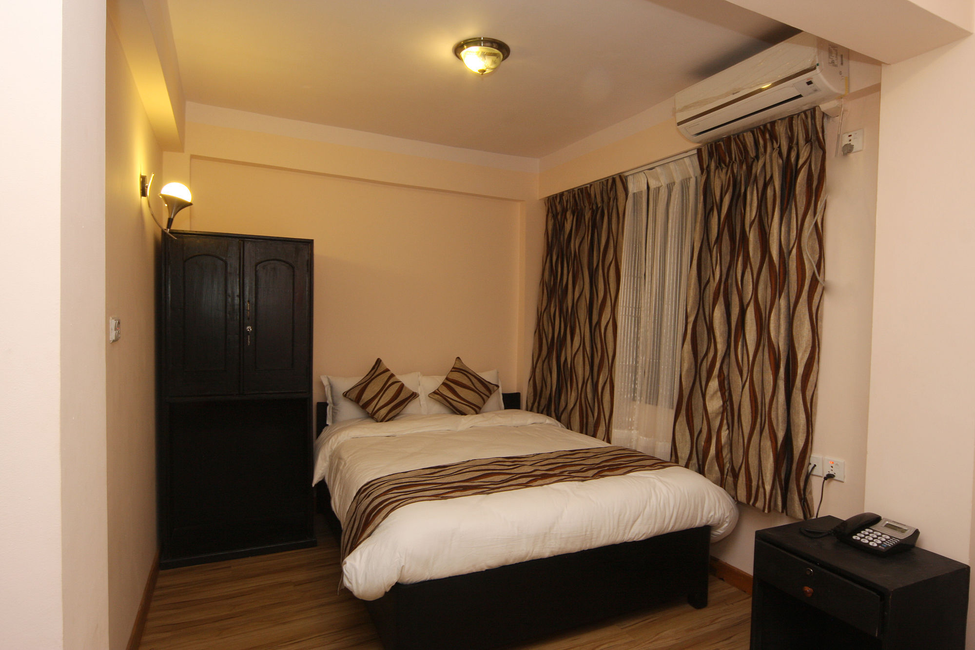Kathmandu City Hotel Экстерьер фото